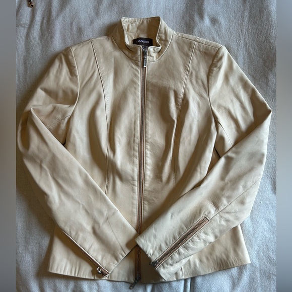 Danier Jackets & Blazers - Vintage Danier leather jacket size XS